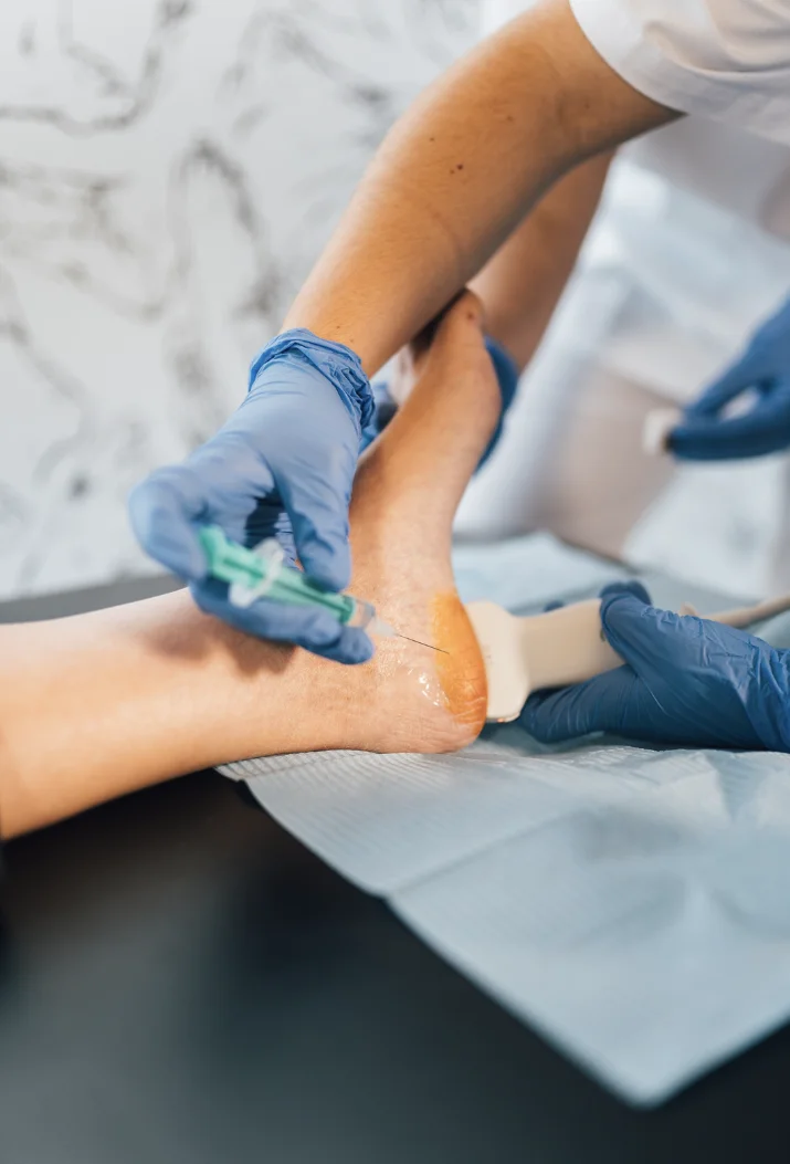 Injection thérapeutique pour douleurs au pied
